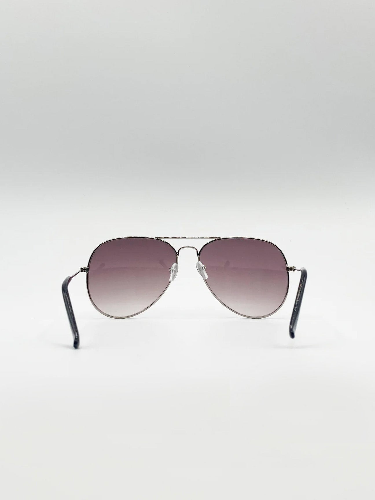 Classic aviator sunglasses in silver