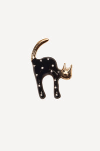 Scaredy cat brooch