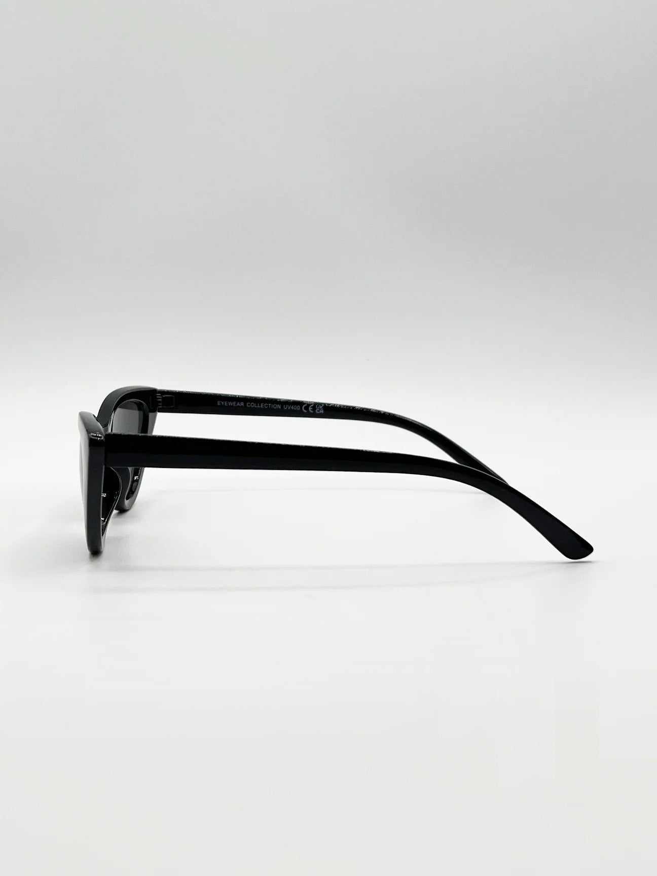 Perfect cat eye sunglasses in black