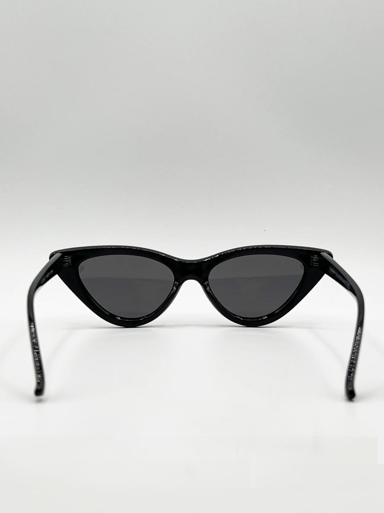 Perfect cat eye sunglasses in black