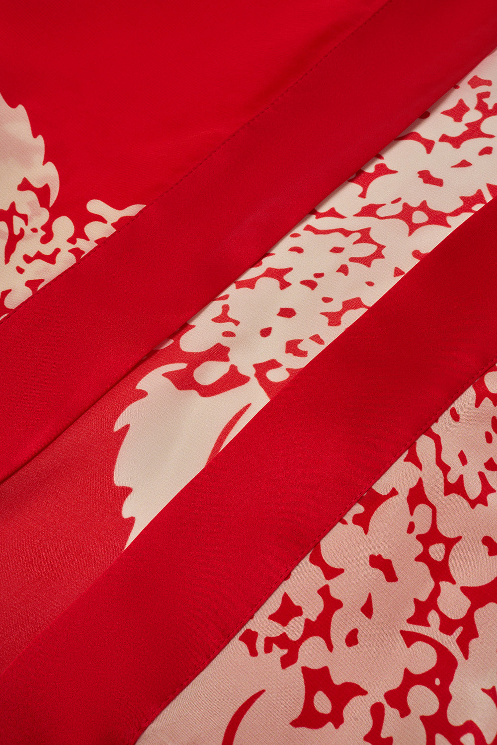 Kimono in red Hydrangea