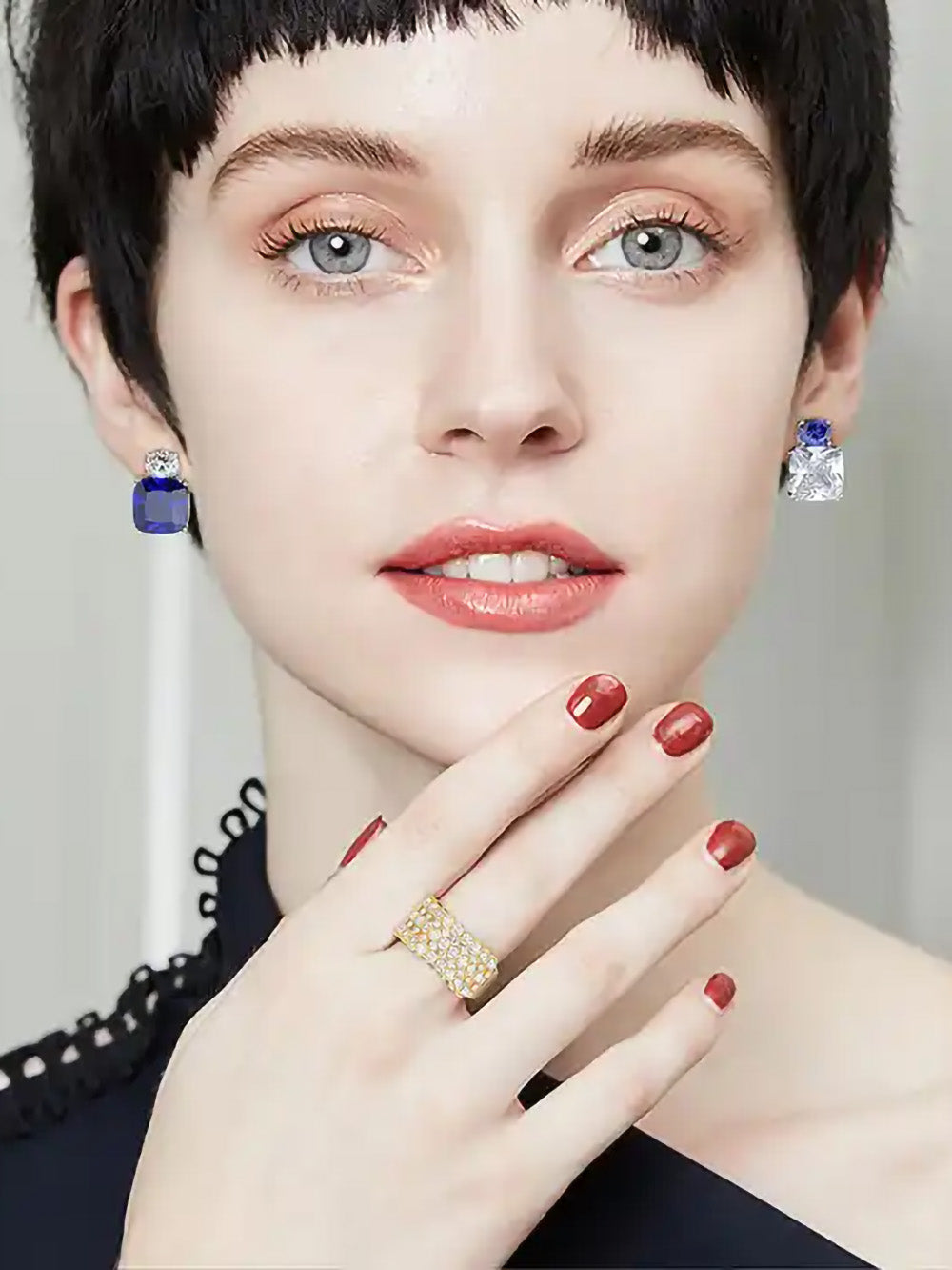 Reverso earrings in sapphire & crystal